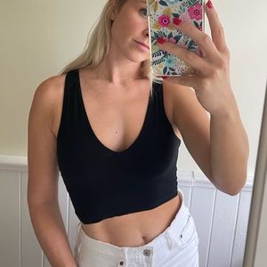 Racerback ribbed v neck black cropped tank top